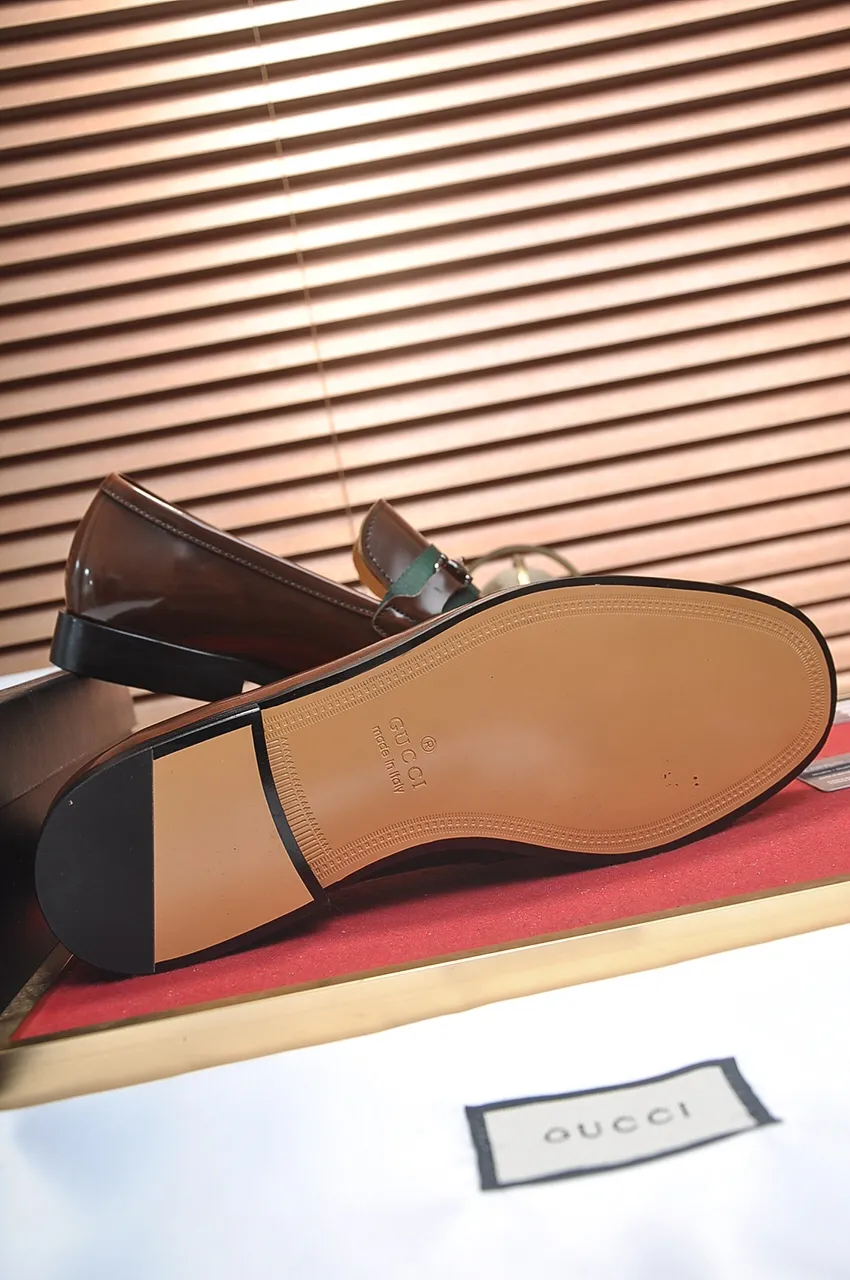 Factory price 540💶Italian top luxury men's shoe giant (GUCCI) (Gucci) (full cowhide lining) new arrival🍃Original European style🔰 Pleasant to the eye😍In order to make the shoes more durable and non-deformable🌀The production continues to follow traditional methods but there is still no lack of innovation💪The original sheepskin is chosen for the leather♻️Smooth, natural and exceptionally bright⭐Made of imported cowhide The rich man’s first choice 38-45 (45 customized)